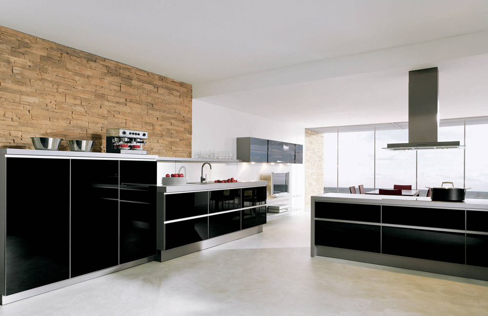 Кухня в чёрном цвете как элемент элитного дизайна